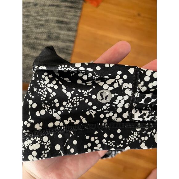 Lululemon Slide With Me Bra in Chirasu Black / Chirakasu Alpine White - Picture 3 of 4